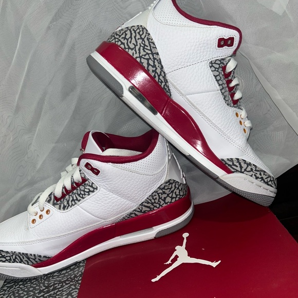 Jordan 3 Cardinal - Picture 3 of 6